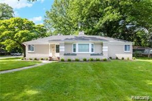 20088 Woodland St, Harper Woods, MI, 48225-2069 | Card Image