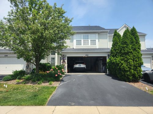 152 W Chatham Ln, Round Lake, IL, 60073-5633 | Card Image