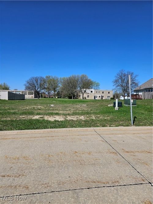 389 Hubbell Cir, Bedford, OH, 44146-2265 | Card Image