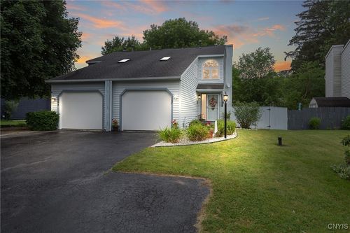 107 Postlamp Cir, Syracuse, NY, 13212-2329 | Card Image