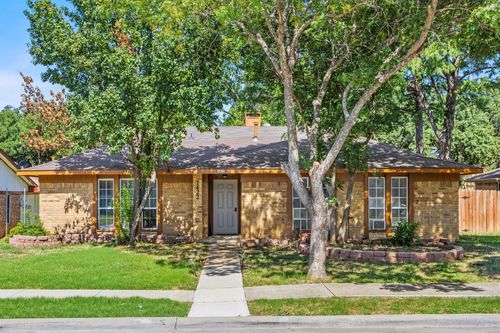 1422 Westwood Dr, Lewisville, TX, 75067-5055 | Card Image