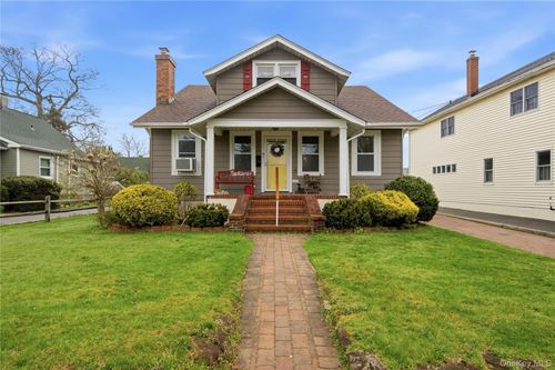 147 Church Ave, Islip, NY, 11751-4301 | Card Image