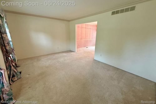 40795 Katie Dr, Novi, MI, 48375-5132 | Card Image