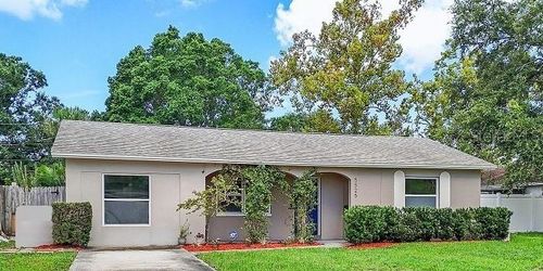 5525 Pine Cir Ne, ST PETERSBURG, FL, 33703-2507 | Card Image