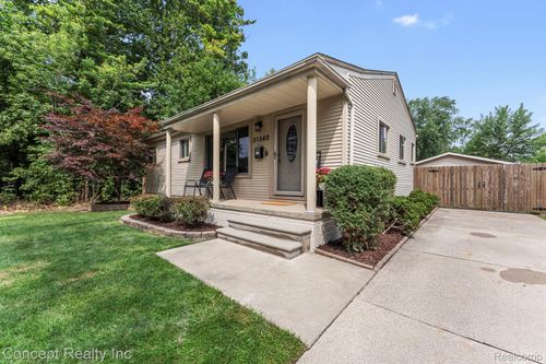 31540 Hennepin St, Garden City, MI, 48135-1478 | Card Image
