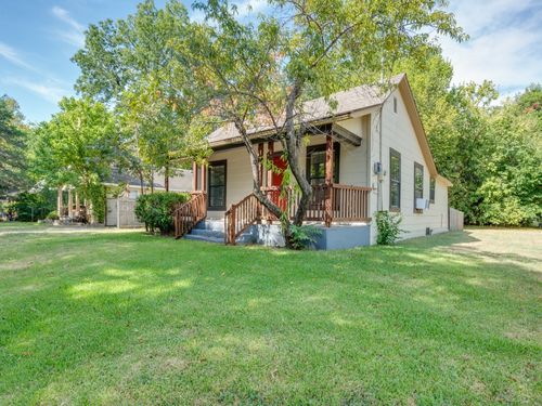 541 Denison St, Gainesville, TX, 76240-4107 | Card Image