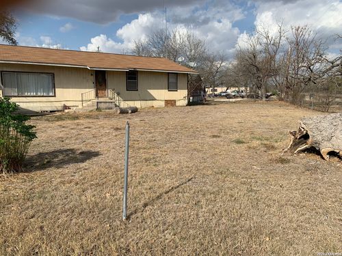 114 6th St, Natalia, TX, 78059 | Card Image