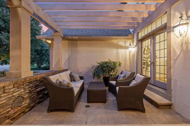 Courtyard entertaining in front or back | Image 5