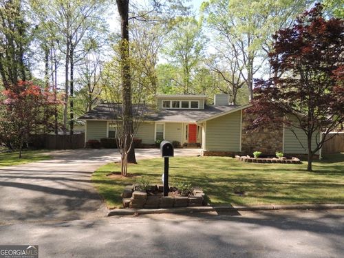 754 Post Road Ln, Stone Mountain, GA, 30088-2246 | Card Image