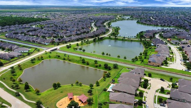 13208 Sage Meadow Ln, House other with 3 bedrooms, 2 bathrooms and 2 parking in Pearland TX | Image 38