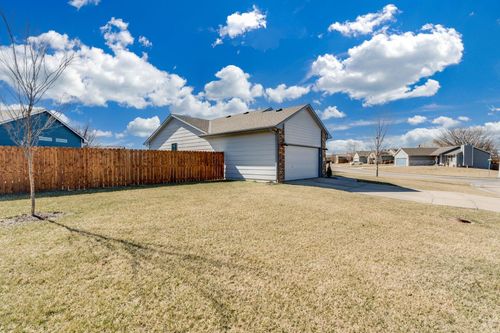 6951 N Grove St, Park City, KS, 67219-4594 | Card Image