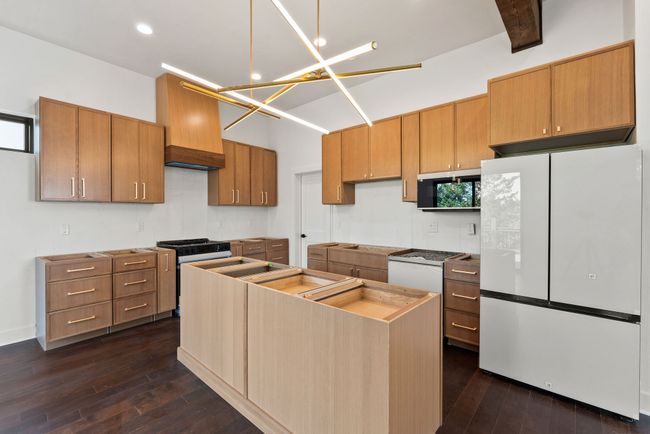 Kitchen | Image 12