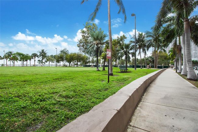 APT-626 - 2000 N Bayshore Dr, Condo with 1 bedrooms, 1 bathrooms and null parking in Miami FL | Image 33