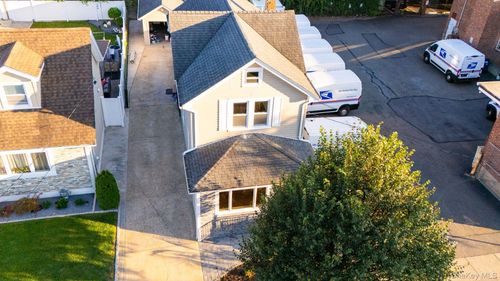 129 Sheridan Ave, Williston Park, NY, 11596-2313 | Card Image