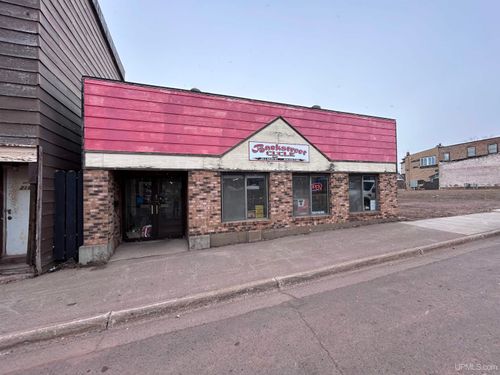 218 Mcleod E Ave Avenue, Ironwood, MI, 49938 | Card Image