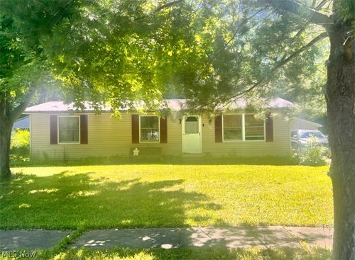 7300 Cliff Dr, Ravenna, OH, 44266-8915 | Card Image