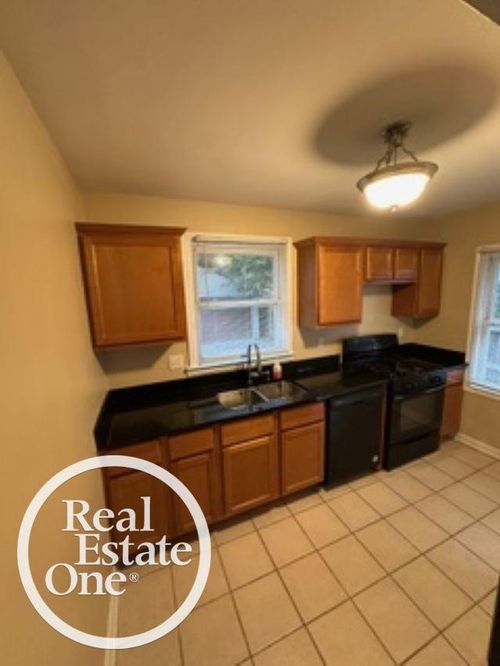1373 Brys Dr, Grosse Pointe Woods, MI, 48236-1016 | Card Image
