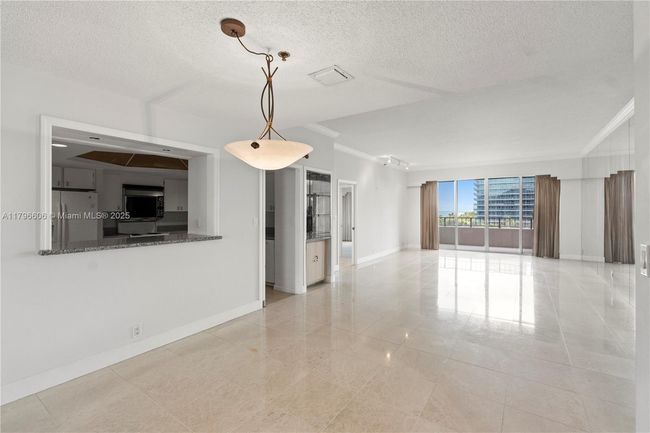 APT-633 - 201 Crandon Blvd, Condo with 2 bedrooms, 2 bathrooms and null parking in Key Biscayne FL | Image 16