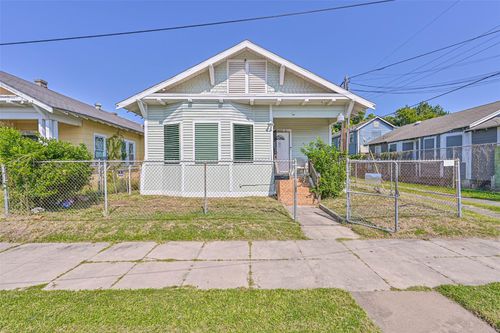 2012 31st St, Galveston, TX, 77550-7602 | Card Image