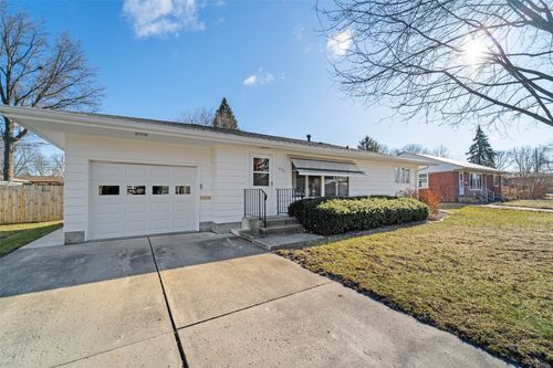 637 14th Street Place, Nevada, IA, 50201 | Card Image