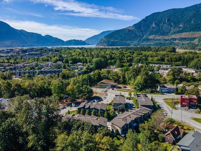 19 - 38684 Buckley Avenue, Townhouse with 2 bedrooms, 1 bathrooms and 2 parking in Squamish BC | Image 2