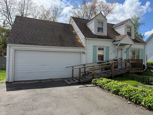 17 Royal St, Agawam, MA, 01001-1627 | Card Image