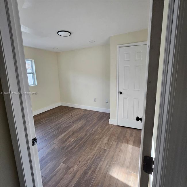 1425 Sw 33 Rd Ct, House other with 2 bedrooms, 2 bathrooms and null parking in Fort Lauderdale FL | Image 4