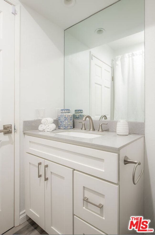 38 Sea Island Dr, Condo with 2 bedrooms, 2 bathrooms and 2 parking in Newport Beach CA | Image 15