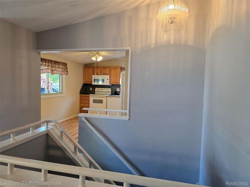 489 Henry Ruff Rd, Garden City, MI, 48135-1370 | Card Image