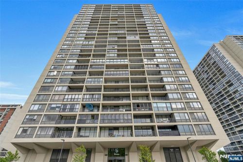 6 Horizon Rd, Fort Lee, NJ, 07024-6652 | Card Image