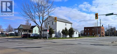 194 Glengarry Ave, House with 5 bedrooms, 3 bathrooms and null parking in Windsor ON | Card Image