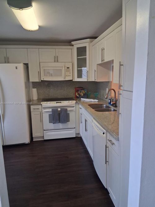 202-301 Ne 14th Ave, Hallandale Beach, FL, 33009-7437 | Card Image