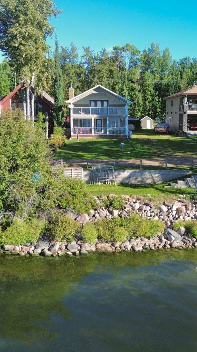 27 Lakeshore Dr, House other with 4 bedrooms, 2 bathrooms and 5 parking in Sundance Beach AB | Image 4