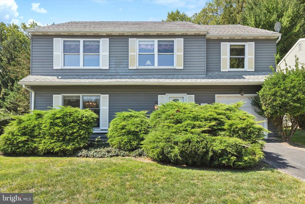 Eaton Dr, Wayne, PA 19087