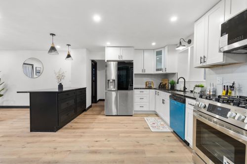 W156N8813 Pilgrim Rd, Menomonee Falls, WI, 53051-3184 | Card Image