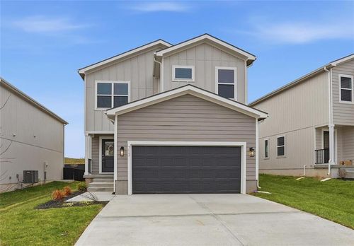 713 Glenn Ln, Kansas City, MO, 64152 | Card Image