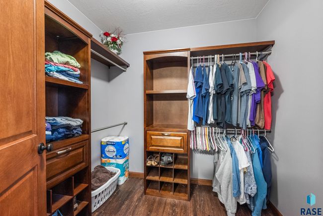 100 Oak Ave, House other with 6 bedrooms, 4 bathrooms and null parking in Crooks SD | Image 24