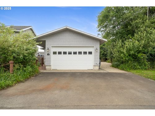 185 S Coral St, Rockaway Beach, OR, 97136-9784 | Card Image