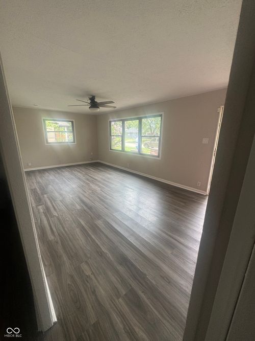 604 Carol Dr, Greenwood, IN, 46143-1229 | Card Image