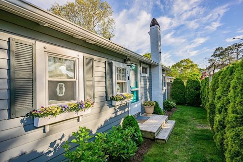 2 Eddy St, Buzzards Bay, MA, 02532-5312 | Card Image
