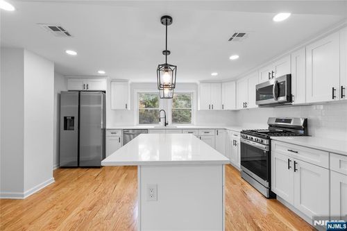 206 Linden Ave, Verona, NJ, 07044-1917 | Card Image