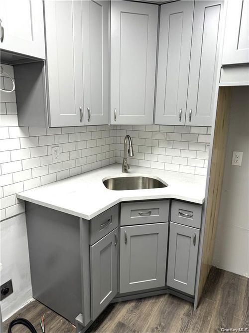 21-6-23 Collegeview Ave, Poughkeepsie, NY, 12603-2437 | Card Image