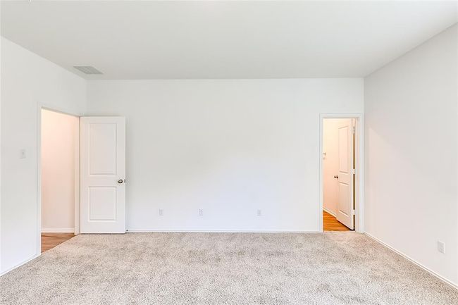 Empty room with carpet flooring and baseboards | Image 18