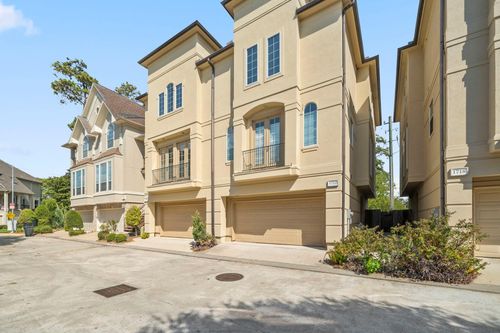 1726 Stacy Fls, Houston, TX, 77008-3545 | Card Image