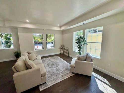 205 N Oregon St, Jacksonville, OR, 97530-0010 | Card Image