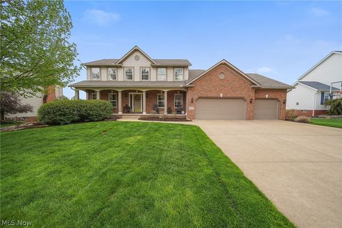 2536 Chadwell Cir Nw, North Canton, OH, 44720-8261 | Card Image