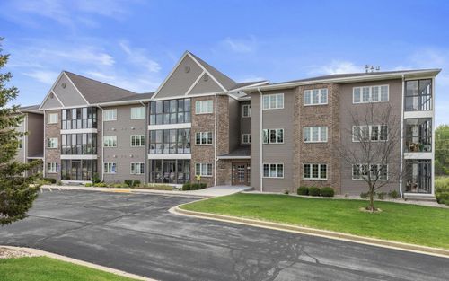 223 Oconomowoc Pkwy, Oconomowoc, WI, 53066-5840 | Card Image