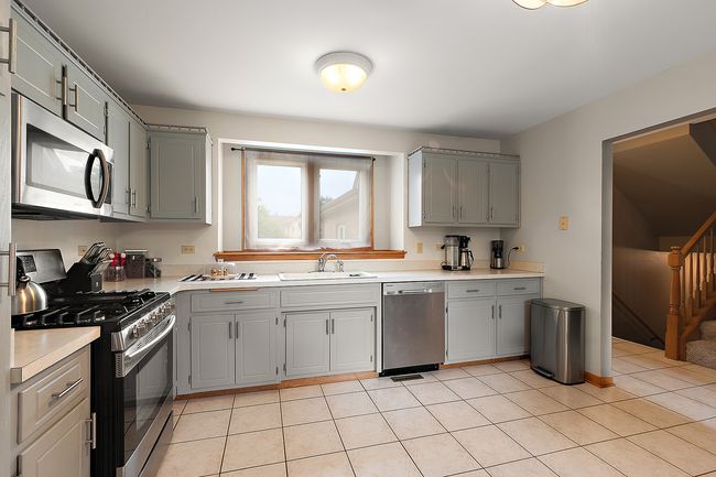 7706 Northfield Ln, Townhouse with 2 bedrooms, 4 bathrooms and 2 parking in Tinley Park IL | Image 7
