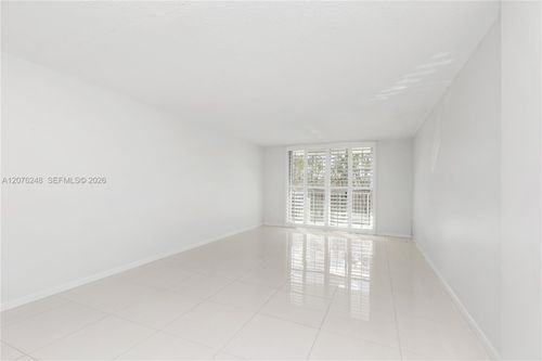 207-210 Sea View Dr, Key Biscayne, FL, 33149-2524 | Card Image