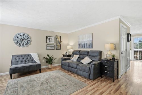 43 Hawkstead Hollow, Nashua, NH, 03063 | Card Image